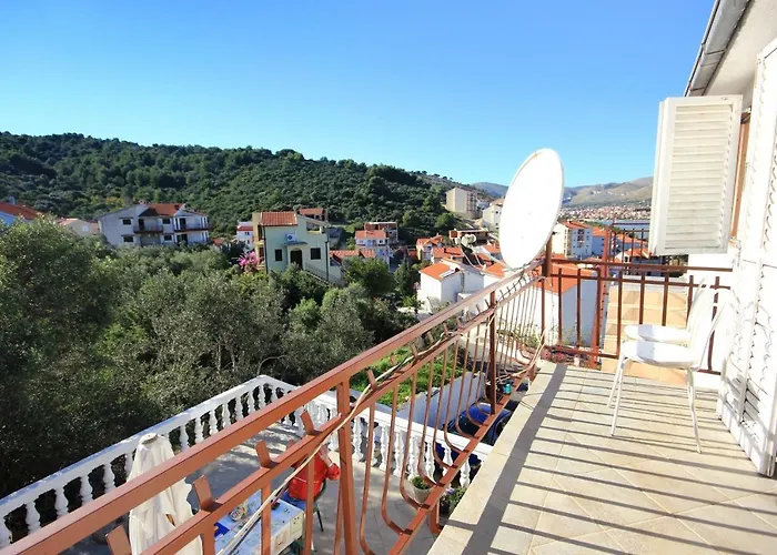 Appartement With Parking Space Mastrinka, Ciovo - 9428 *